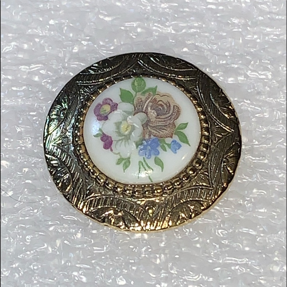 Floral Cabochon in Gold Tone Circle Brooch/Pin